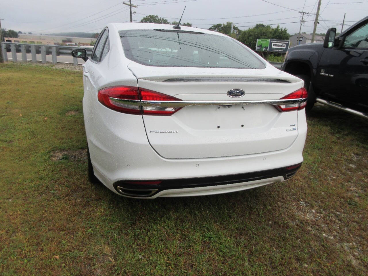 2017 Ford Fusion SE photo 2