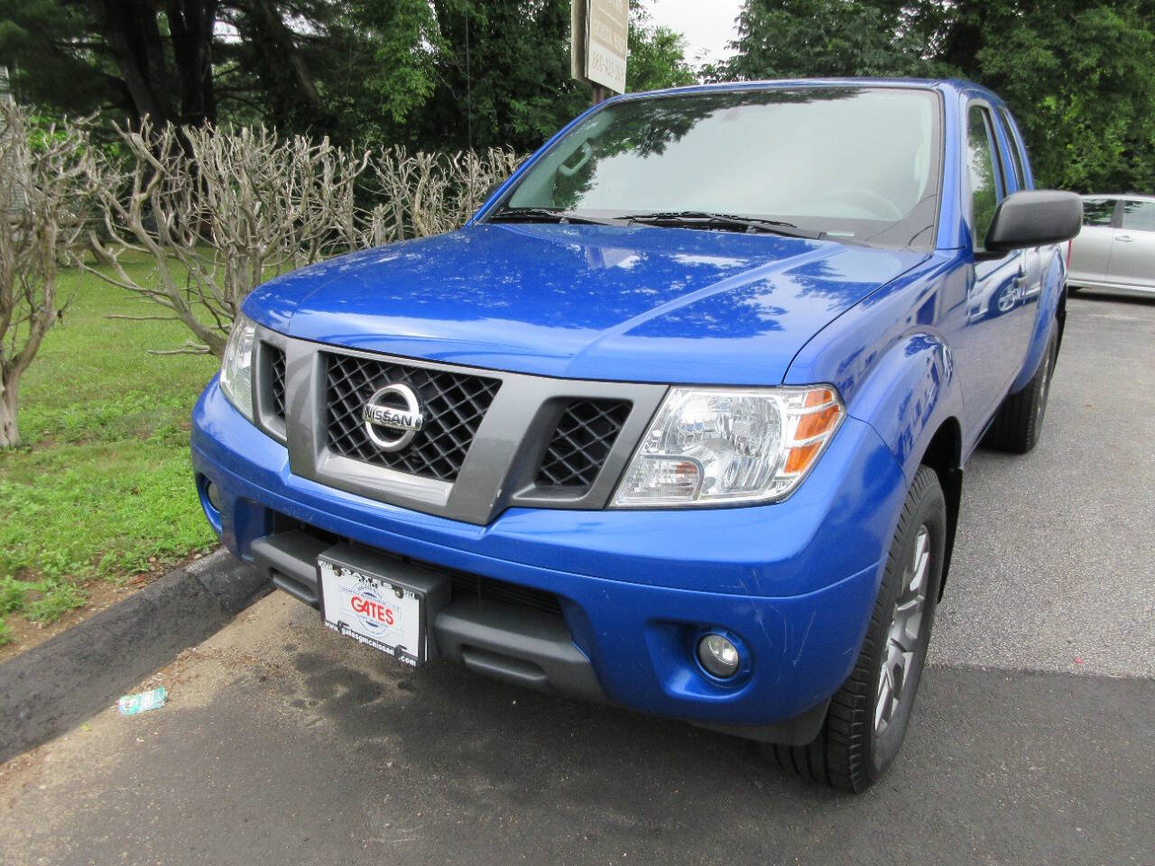 2012 Nissan Frontier SV photo 2