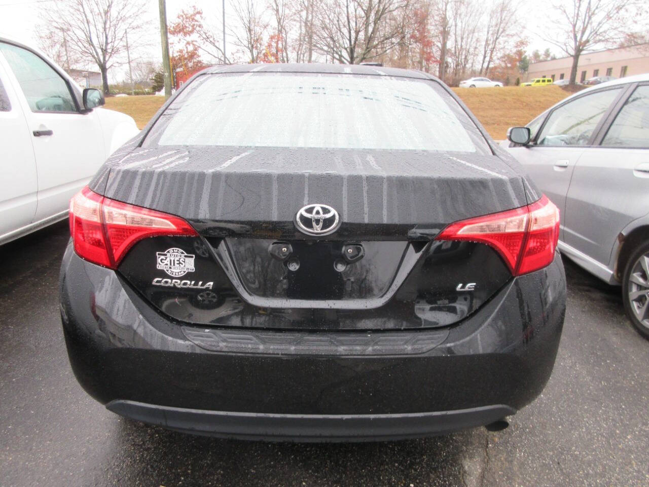 2017 Toyota Corolla LE photo 3