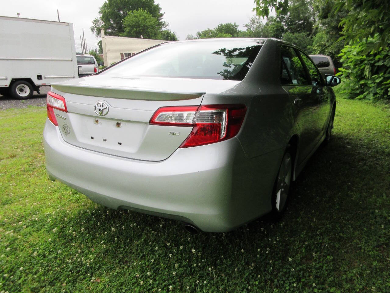 2013 Toyota Camry SE photo 4