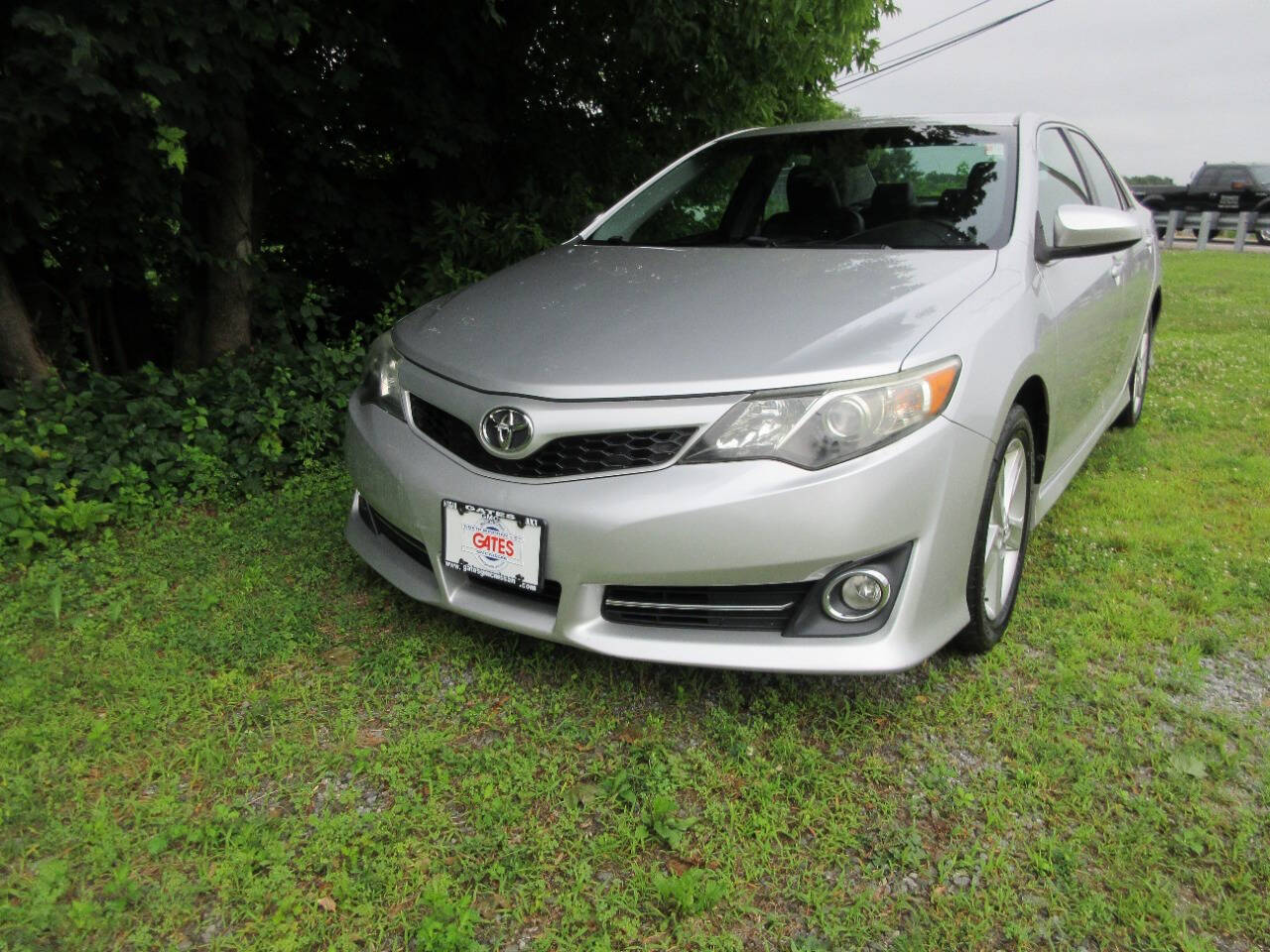 2013 Toyota Camry SE photo 2