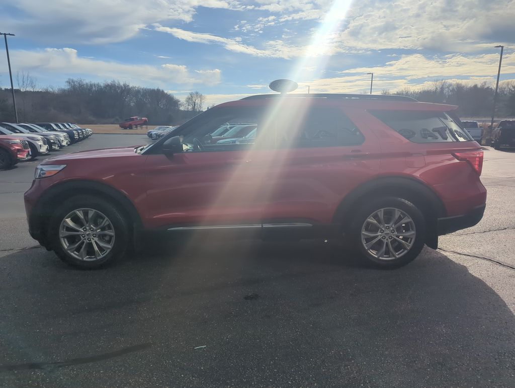 2022 Ford Explorer XLT photo 3