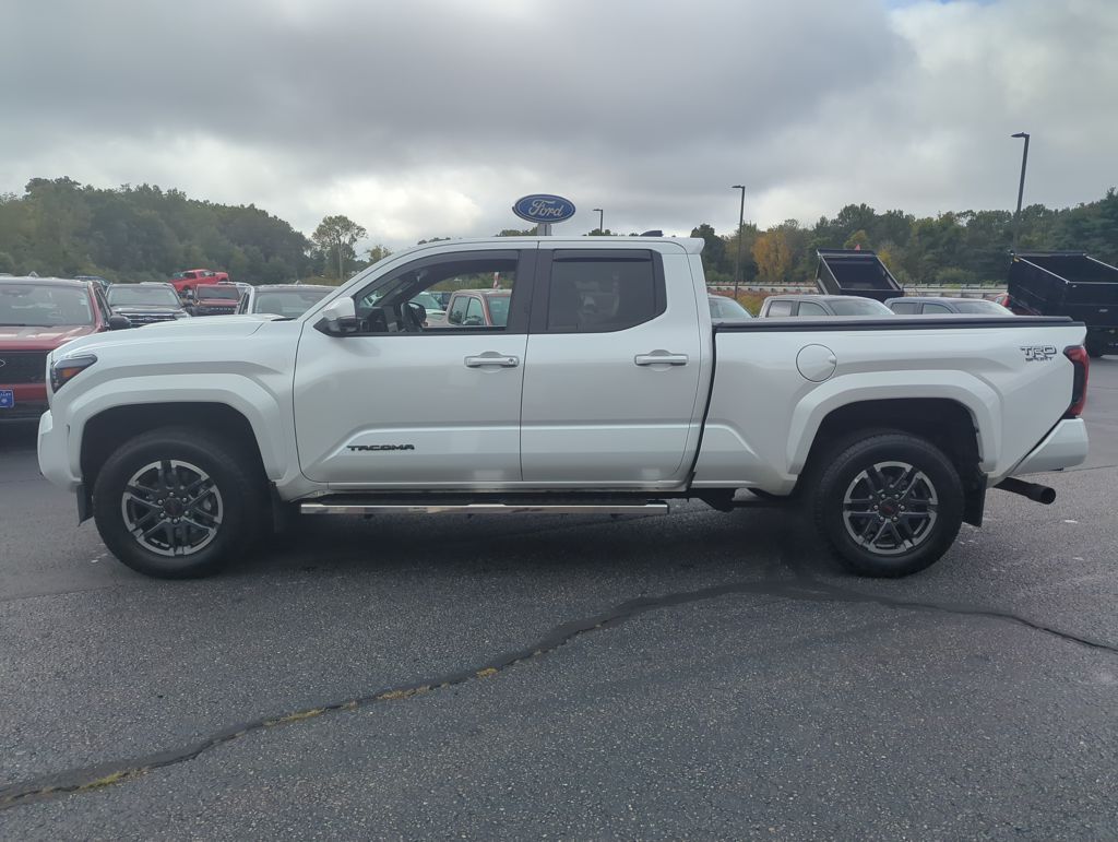 2024 Toyota Tacoma TRD photo 4