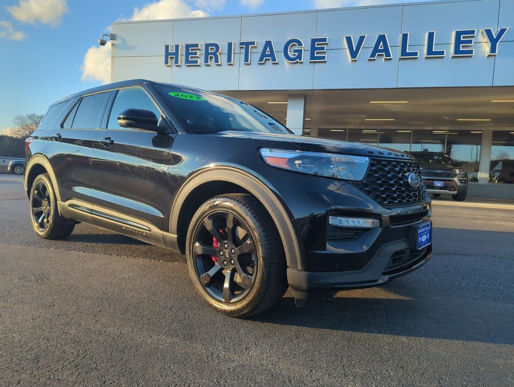 2022 Ford Explorer ST's photo