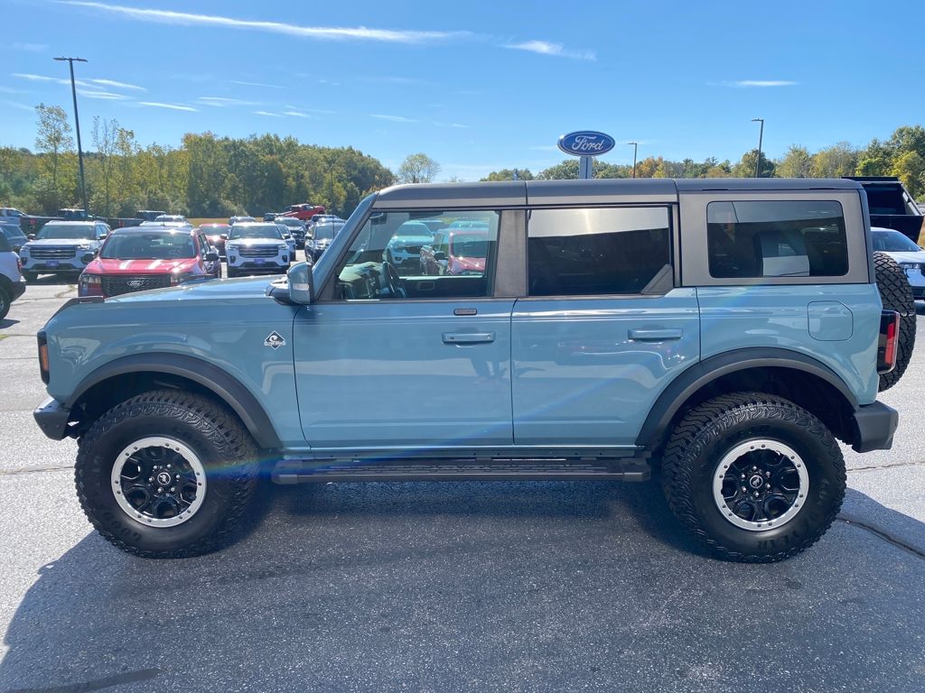 2021 Ford Bronco Outer Banks photo 2