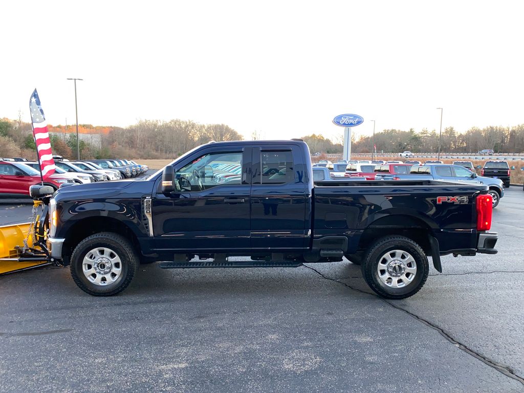 2024 Ford F-250 XLT photo 2
