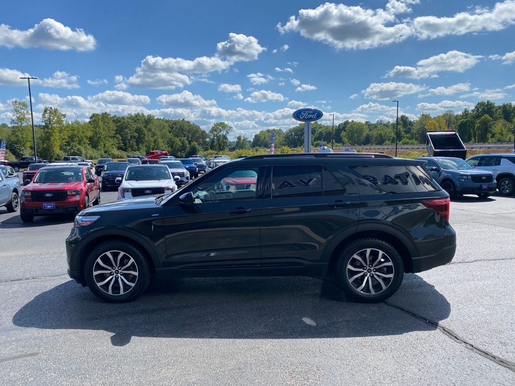 2022 Ford Explorer ST-Line photo 3