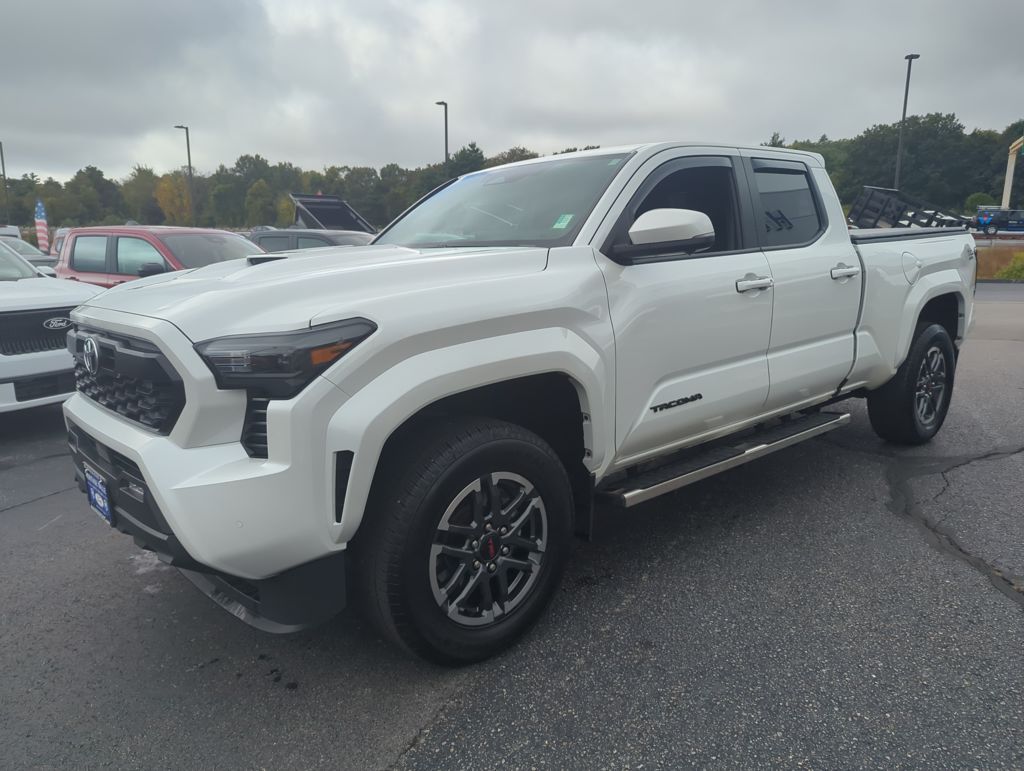 2024 Toyota Tacoma TRD photo 3