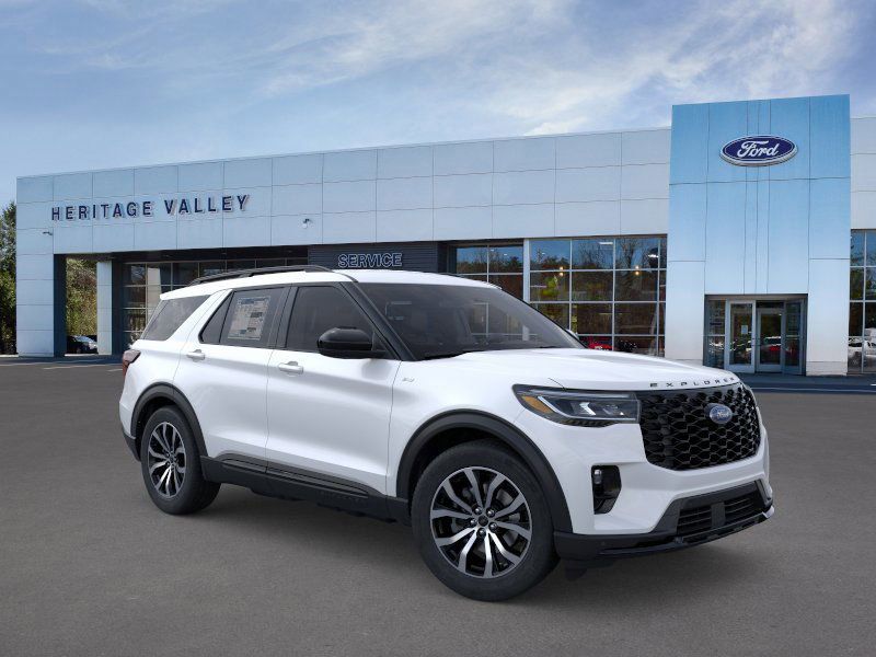 2025 Ford Explorer ST-LINE's photo