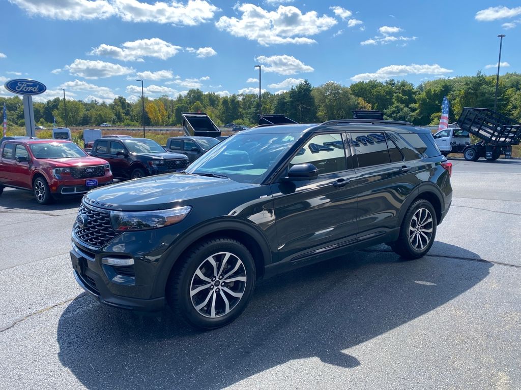 2022 Ford Explorer ST-Line photo 2