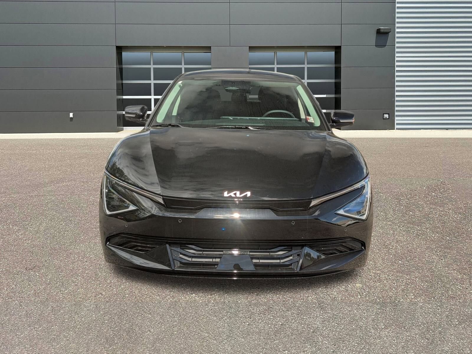 2025 Kia EV6 Wind - Photo 8