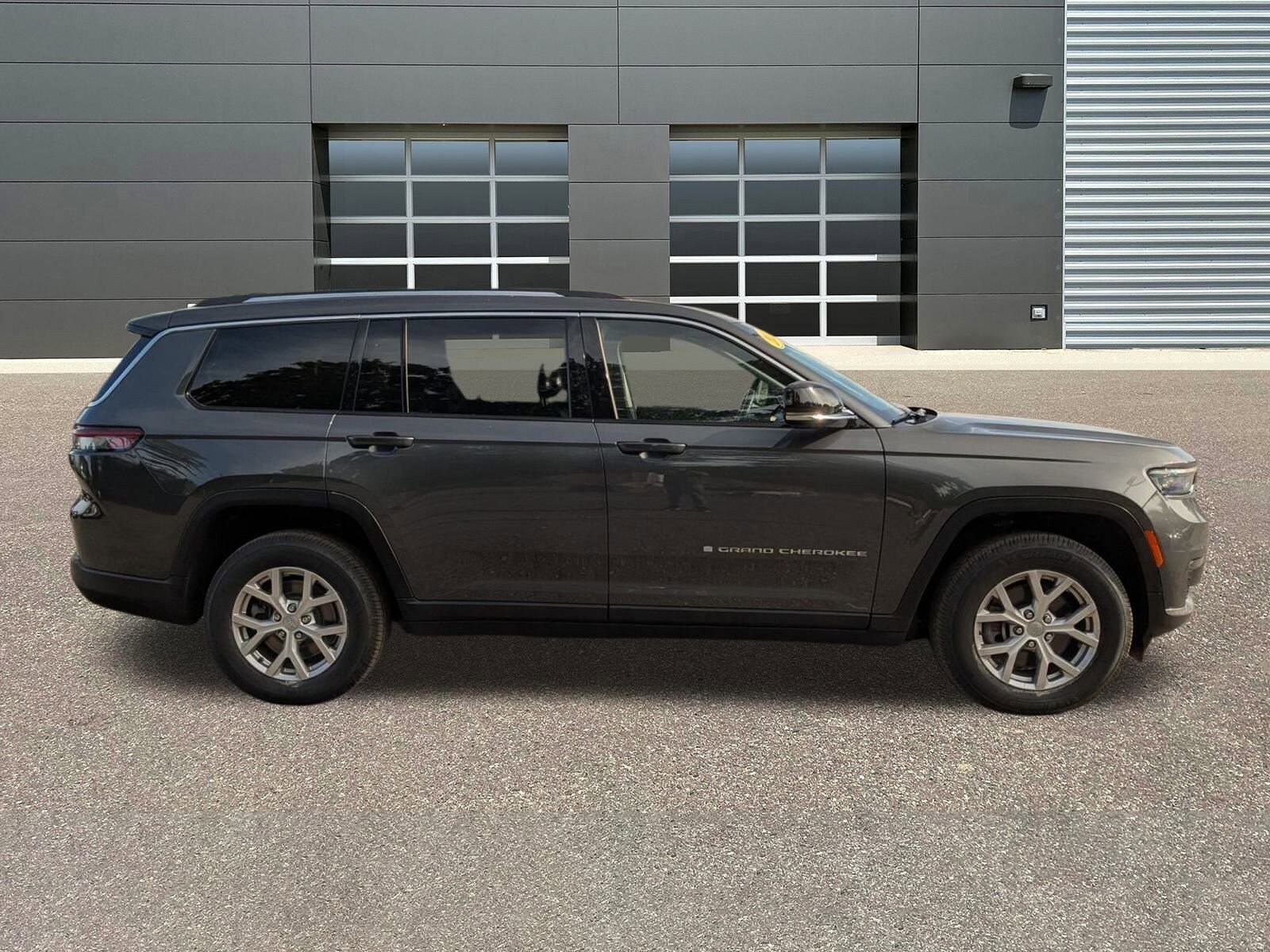 2021 Jeep Grand Cherokee Limited photo 2