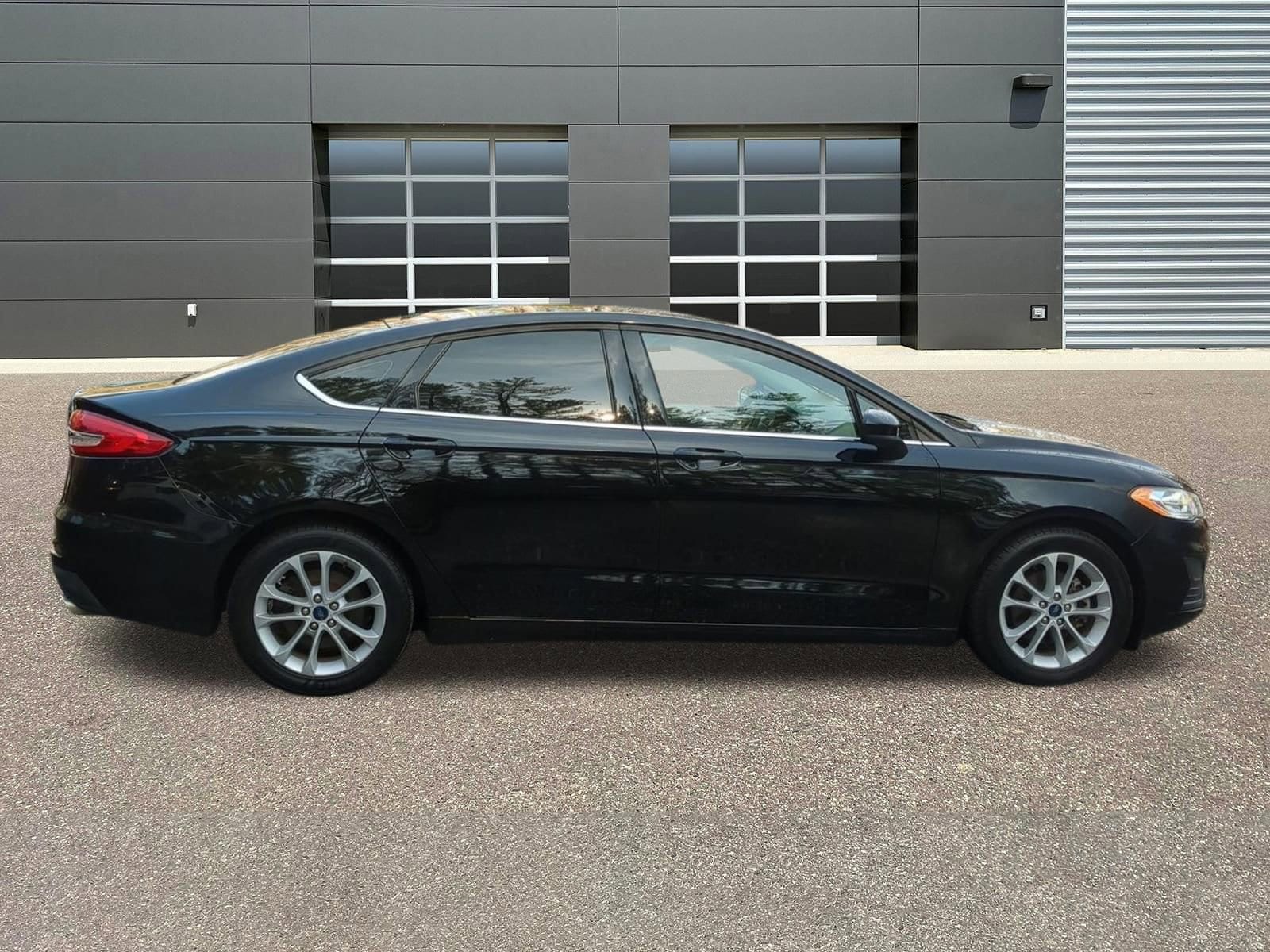 Used 2020 Ford Fusion SE with VIN 3FA6P0HD2LR178368 for sale in Putnam, CT