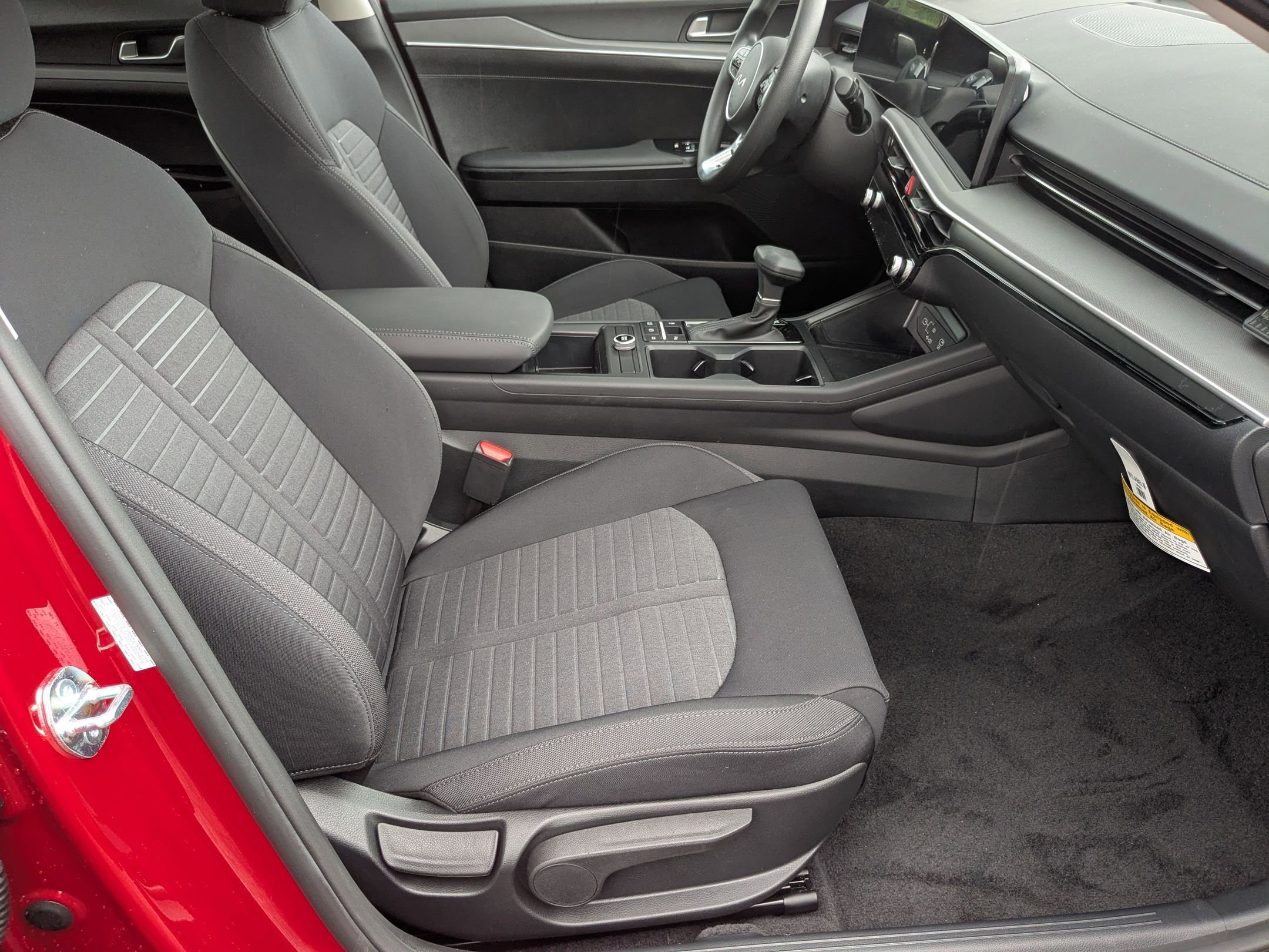 2025 Kia K5 LXS - Photo 28