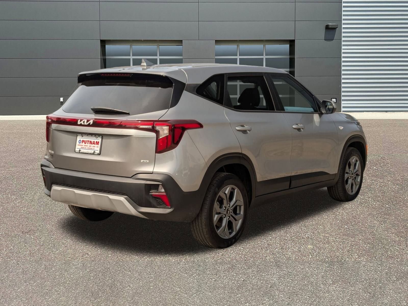 2024 Kia Seltos LX photo 3