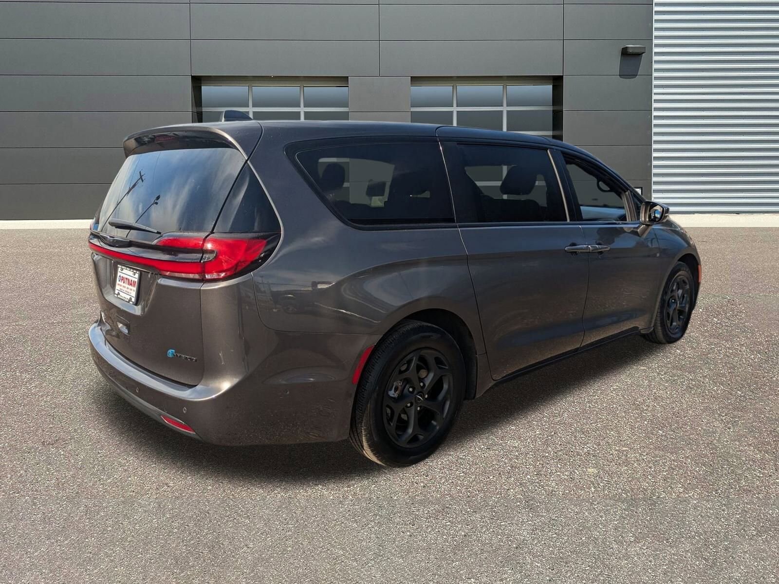 2022 Chrysler Pacifica Hybrid Limited photo 3