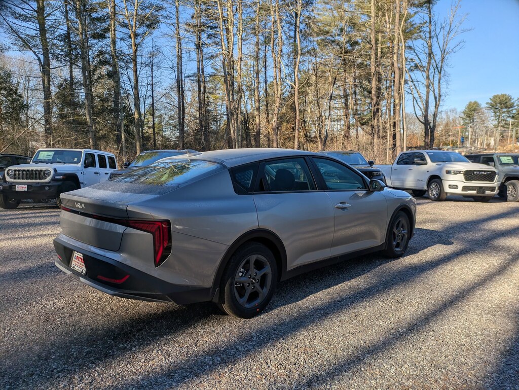 New 2025 Kia K4 LXS Sedan