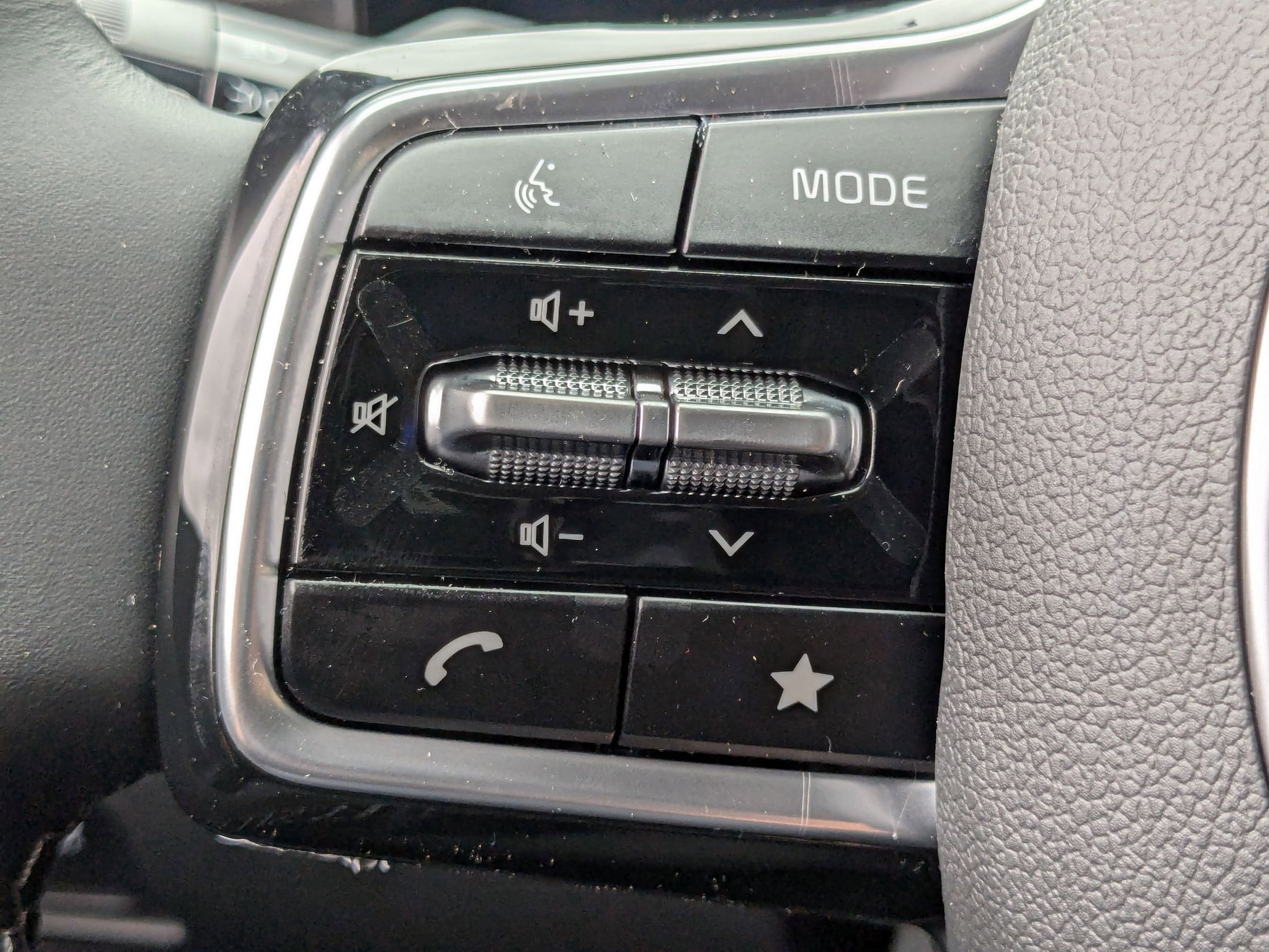 2025 Kia Sorento S - Photo 17