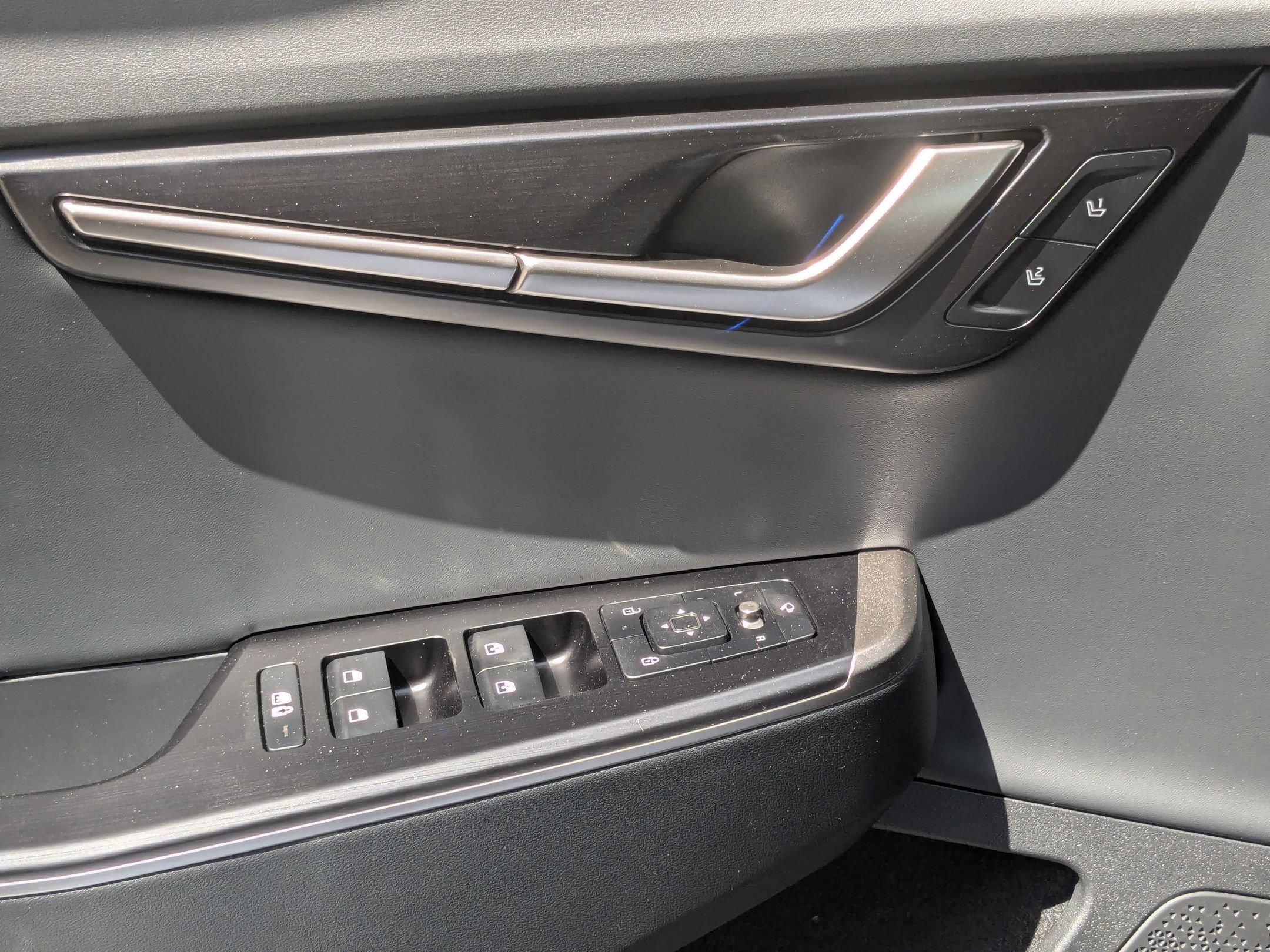 2025 Kia EV6 Wind - Photo 11