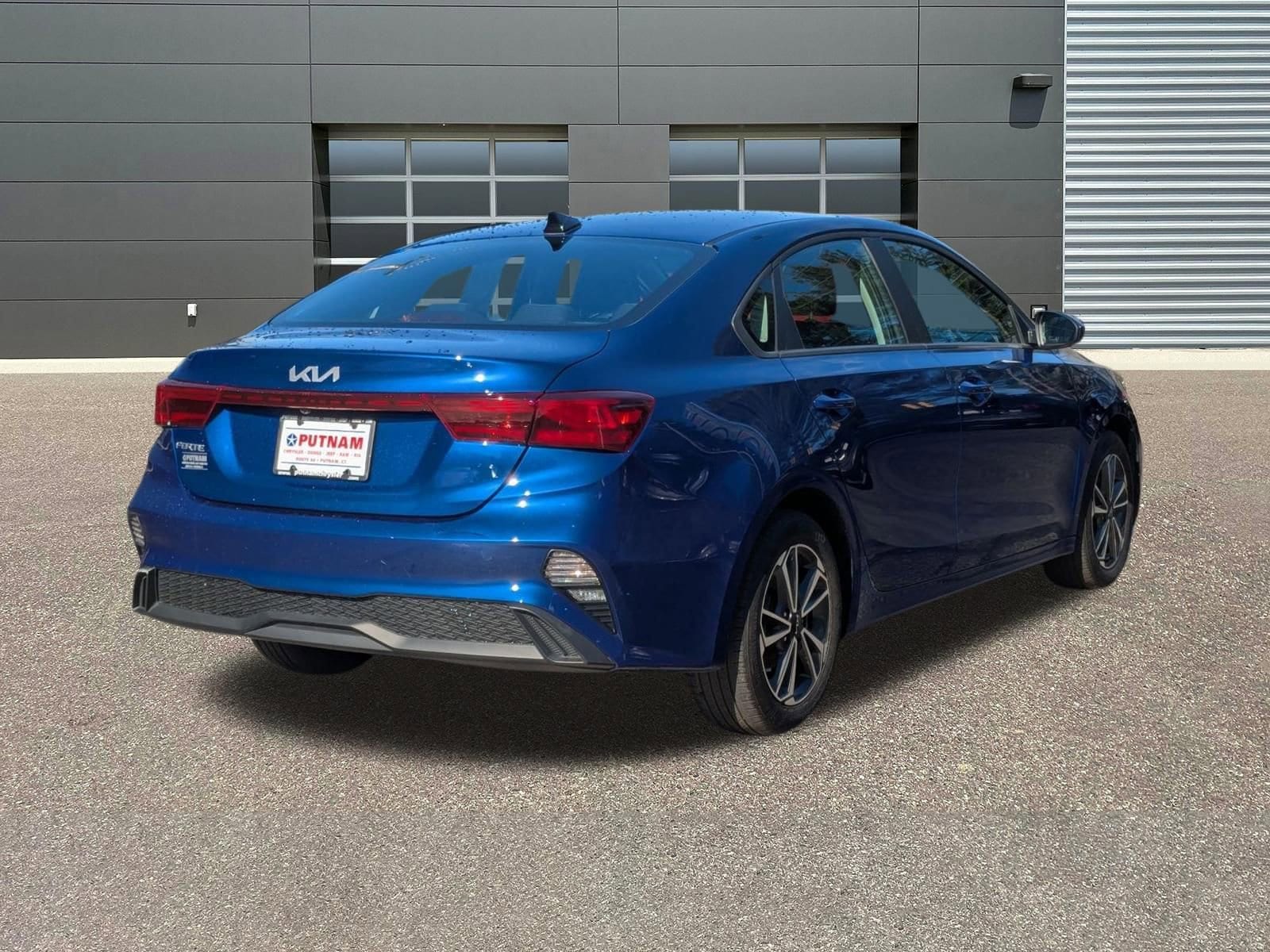 2024 Kia Forte LXS photo 2