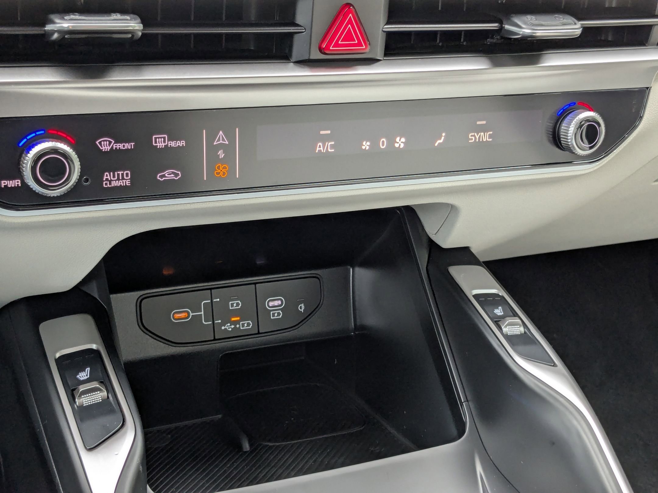 2025 Kia Sorento S - Photo 22