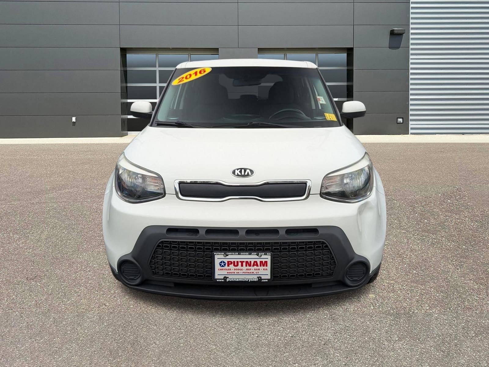 2016 Kia Soul Base FWD photo 3