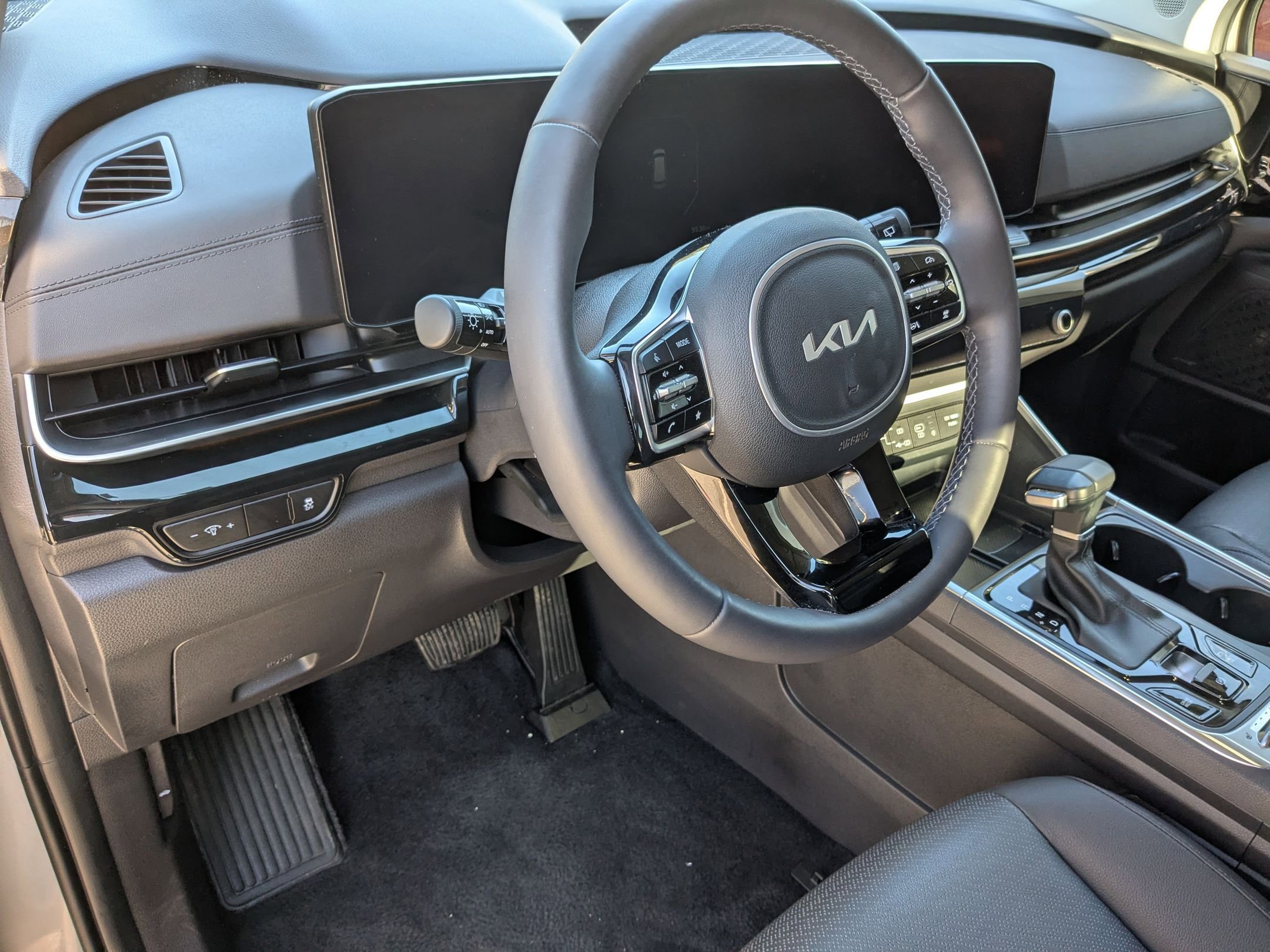 2025 Kia Carnival SX Prestige photo 5