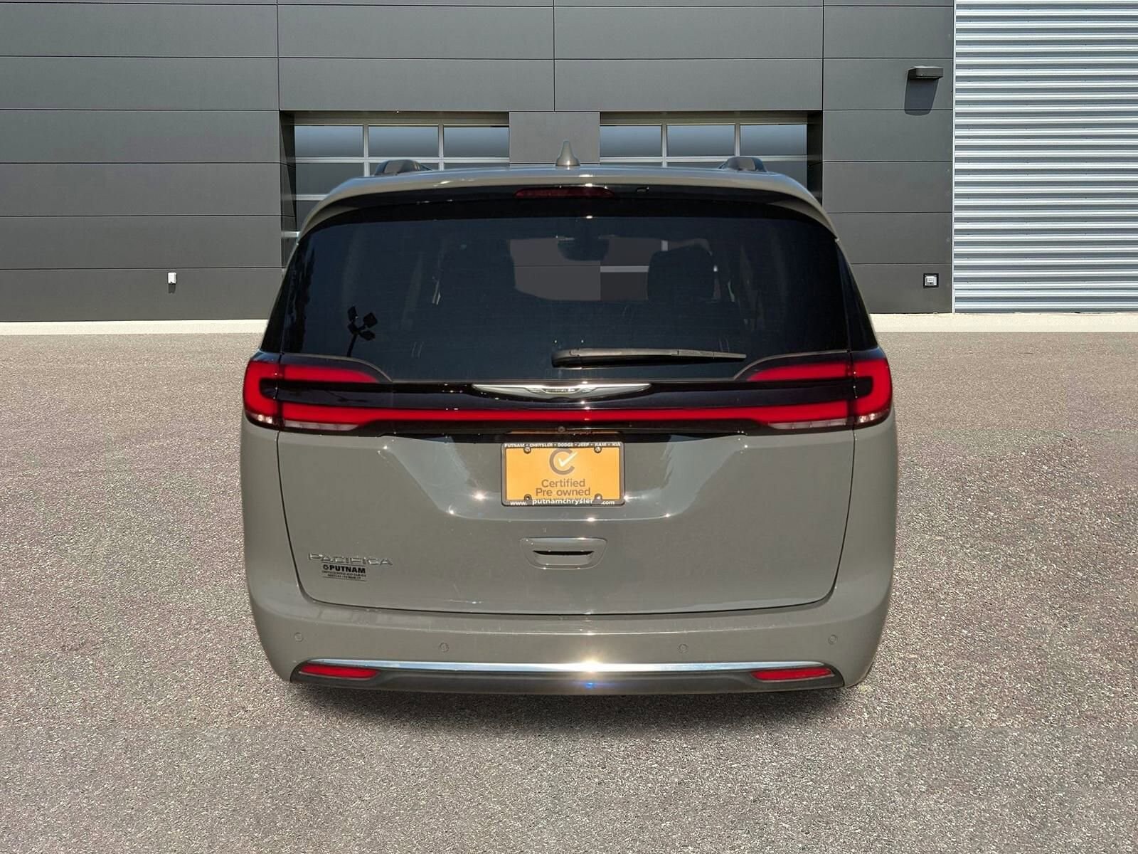 2022 Chrysler Pacifica Touring L photo 3