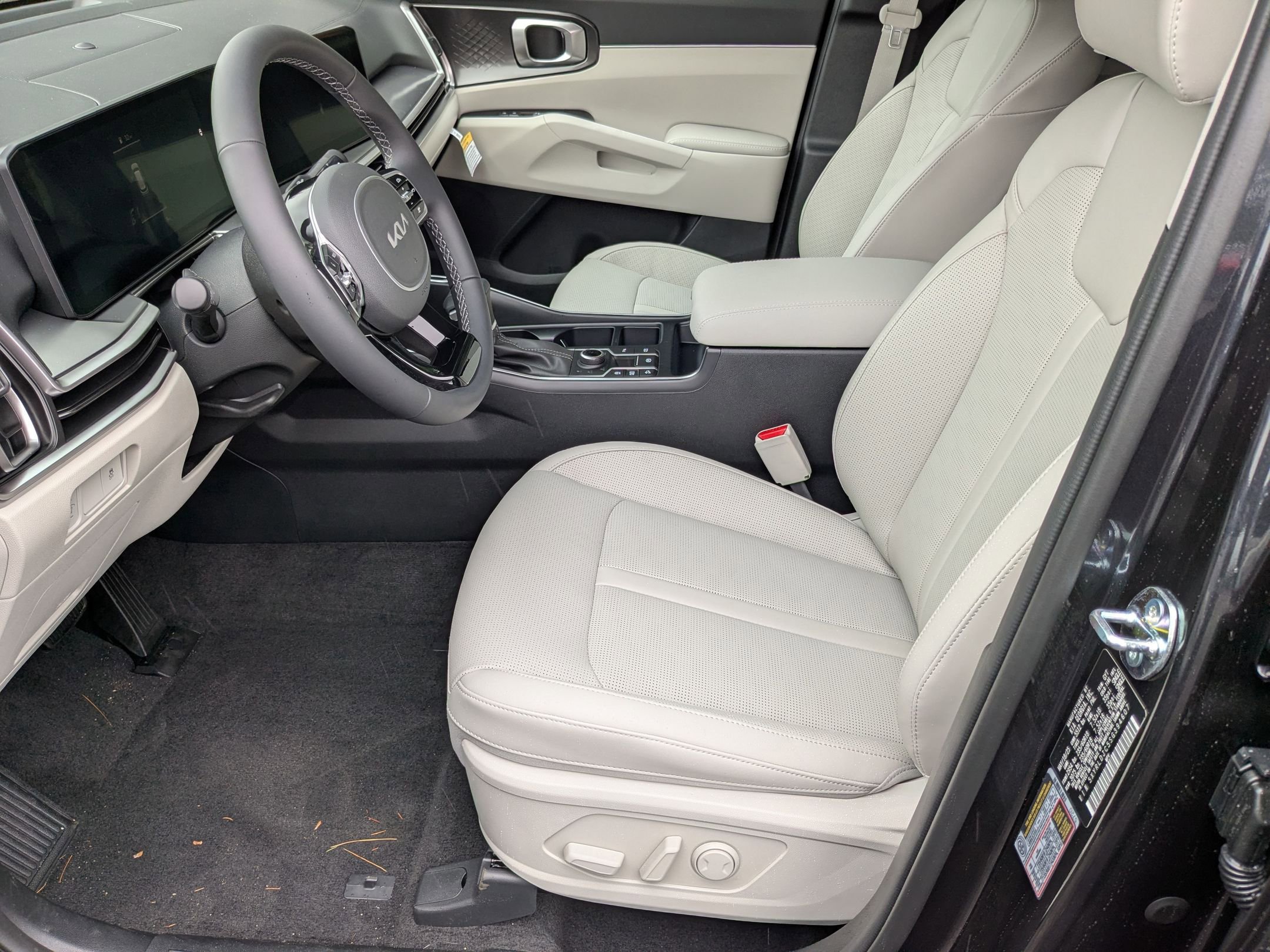 2025 Kia Sorento S - Photo 12