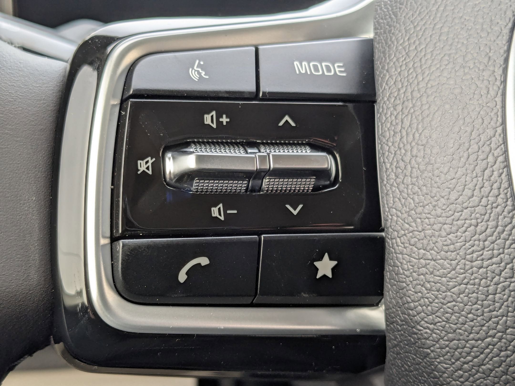 2026 Kia Carnival EX - Photo 16