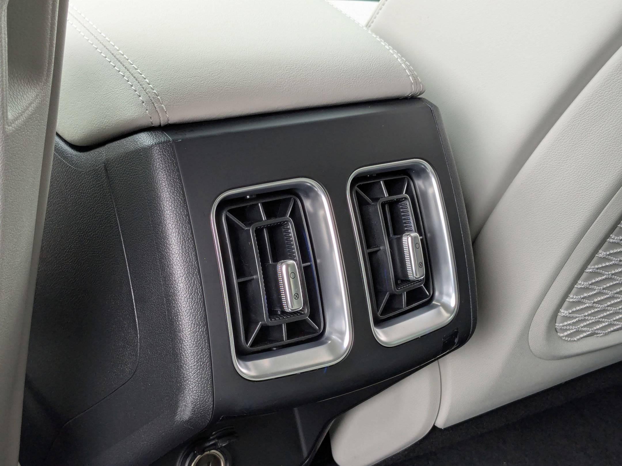 2025 Kia Sorento S - Photo 27