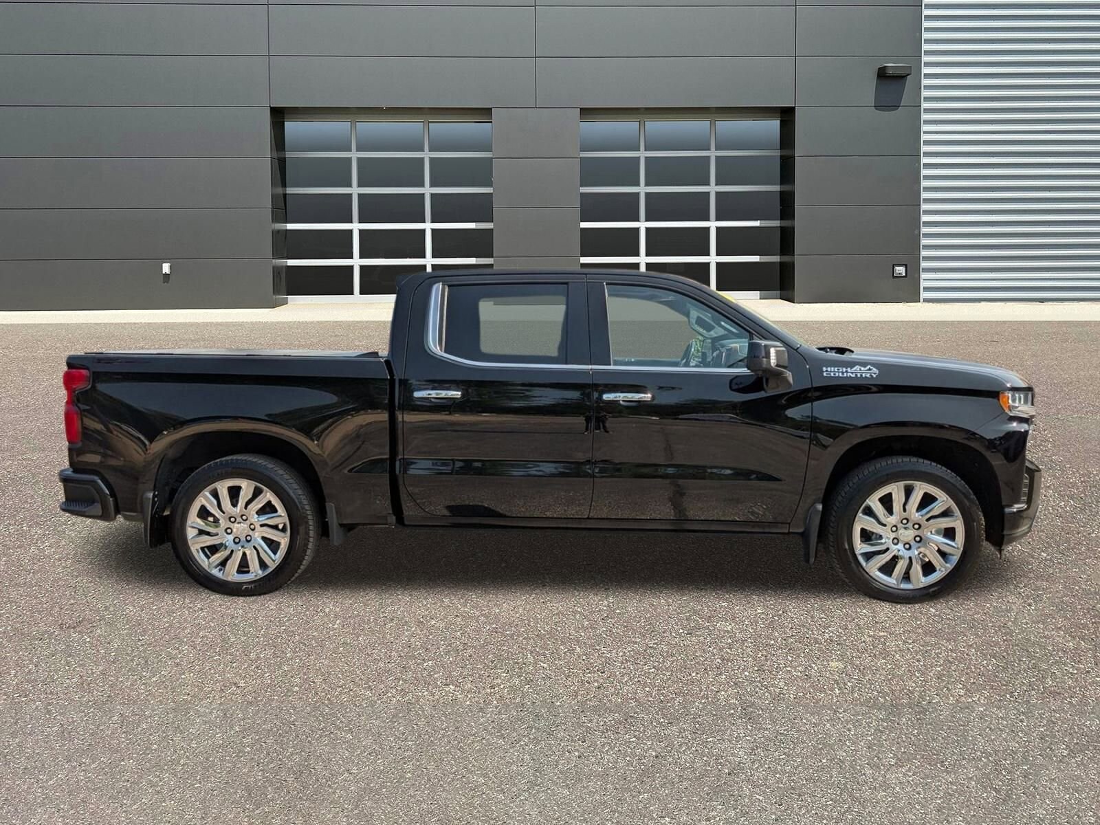 2019 Chevrolet Silverado 1500 High Country photo 2