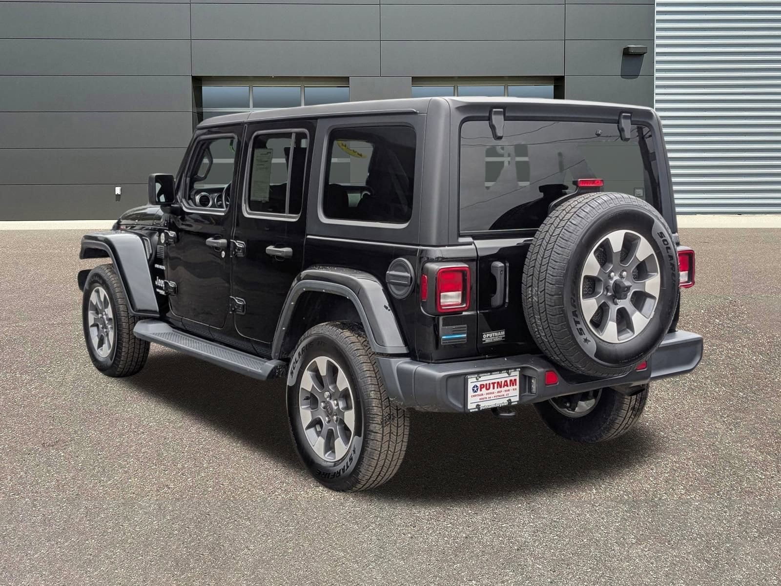 2022 Jeep Wrangler Unlimited Sahara photo 5
