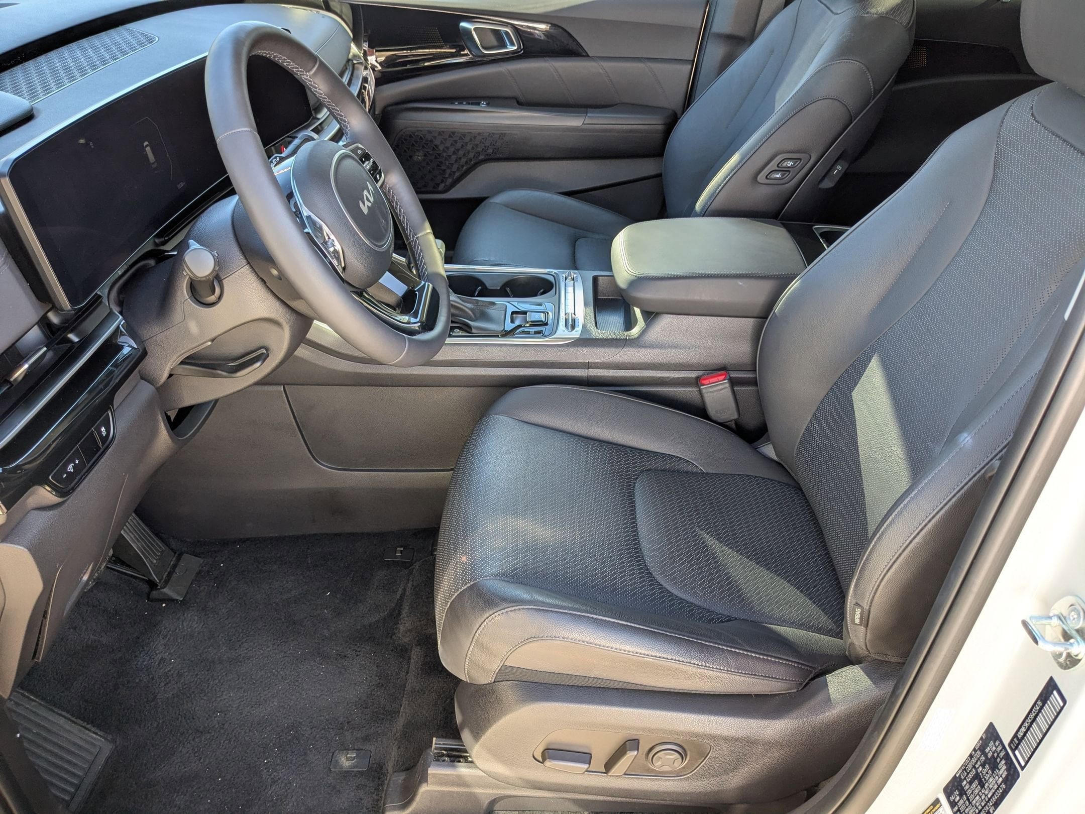 2025 Kia Carnival SX Prestige photo 3