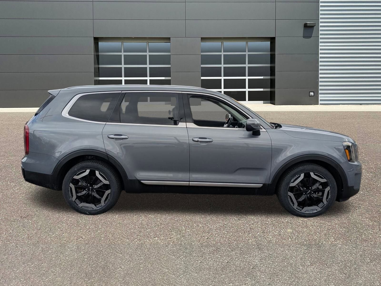 2023 Kia Telluride S photo 2