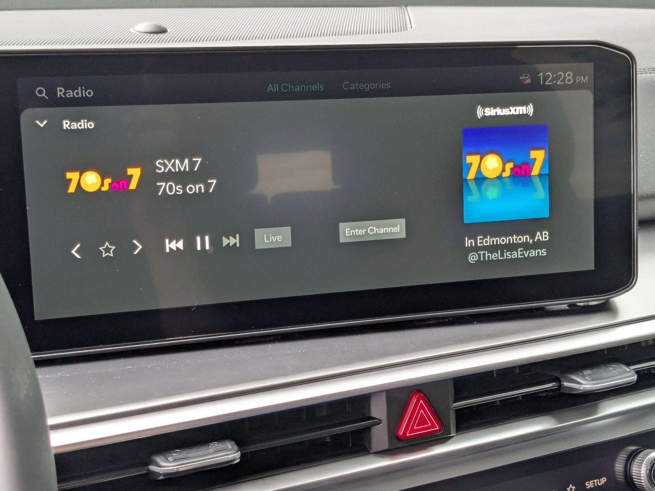 2025 Kia Sorento S - Photo 23