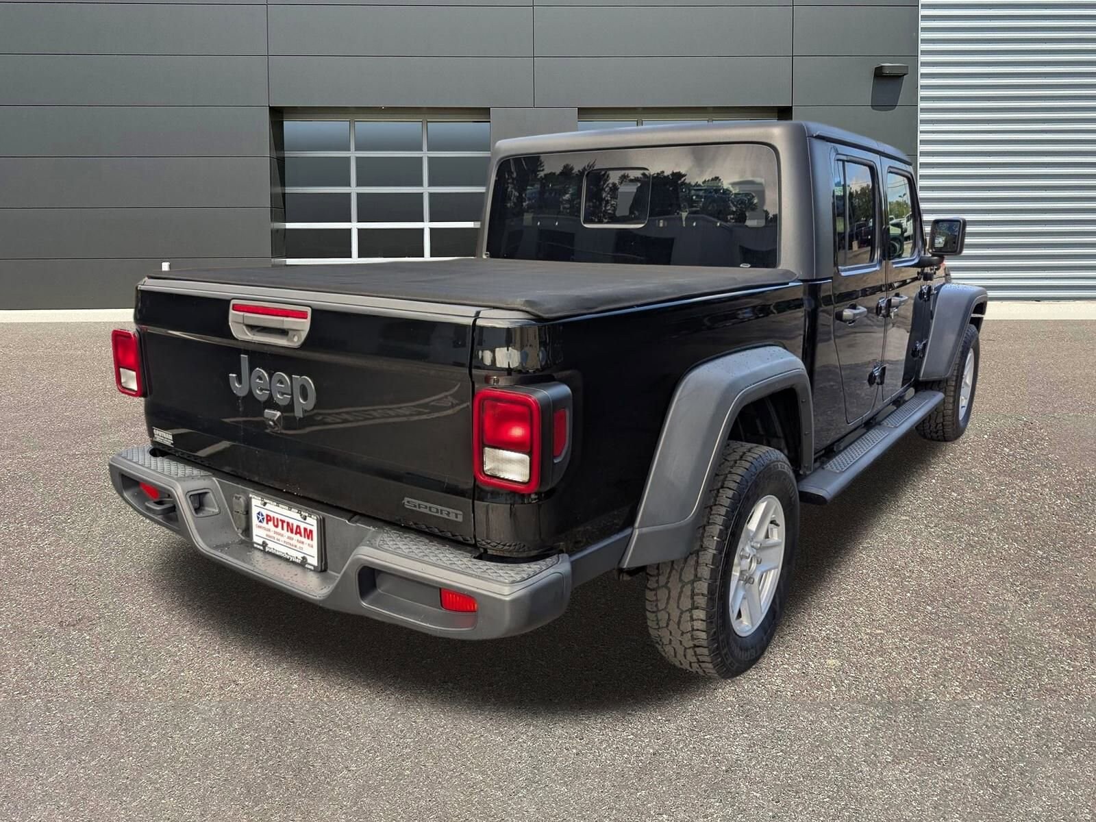 2020 Jeep Gladiator Sport photo 3