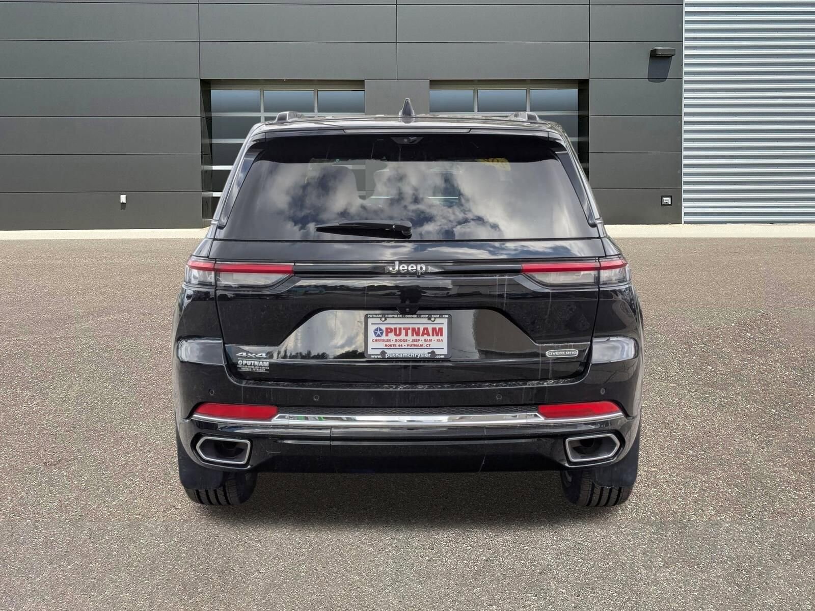 2023 Jeep Grand Cherokee Overland photo 4