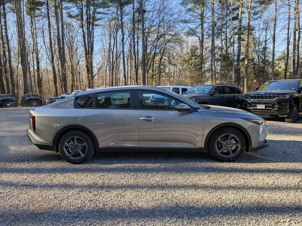 New 2025 Kia K4 LXS Sedan
