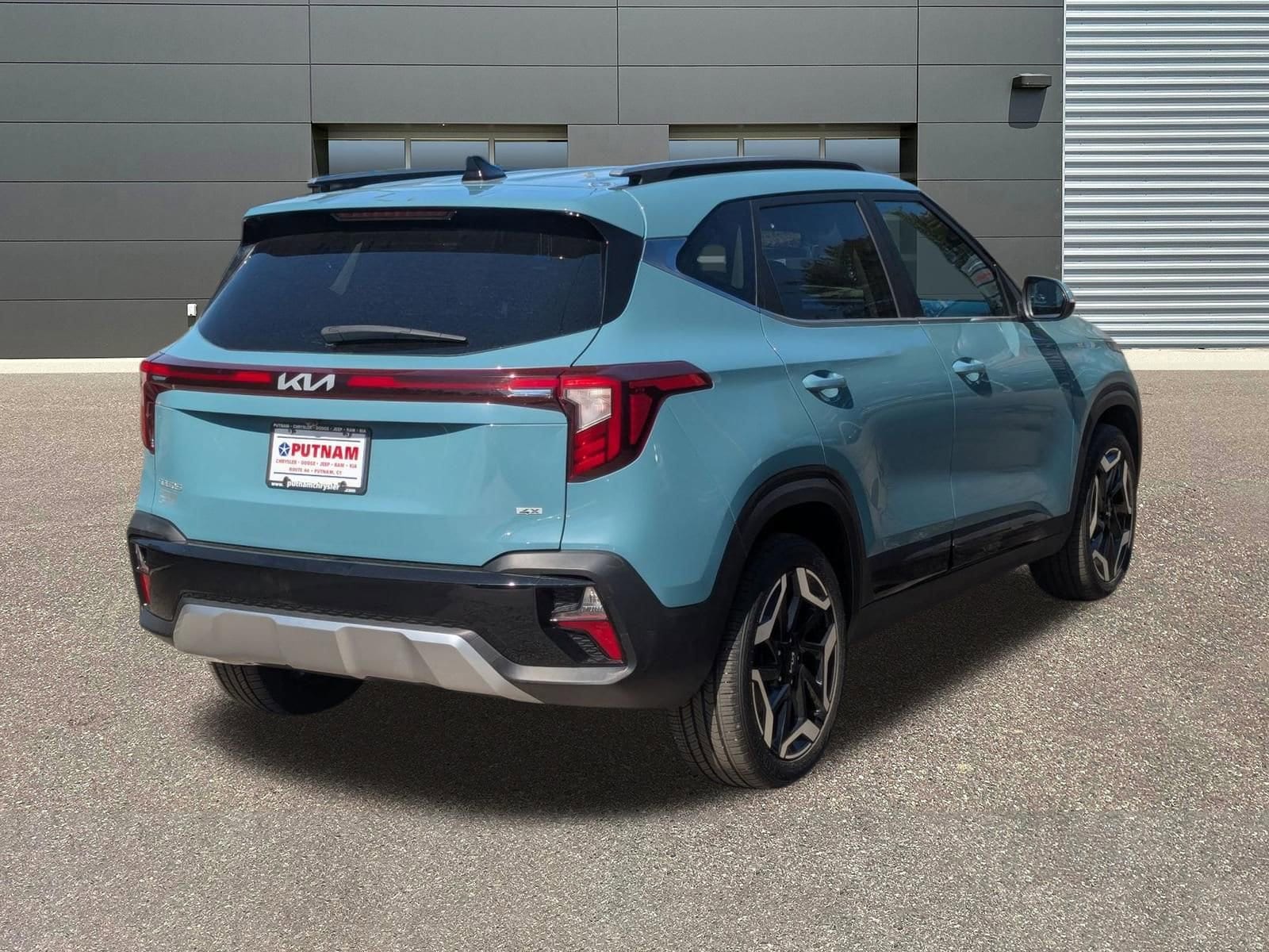 2024 Kia Seltos SX photo 2