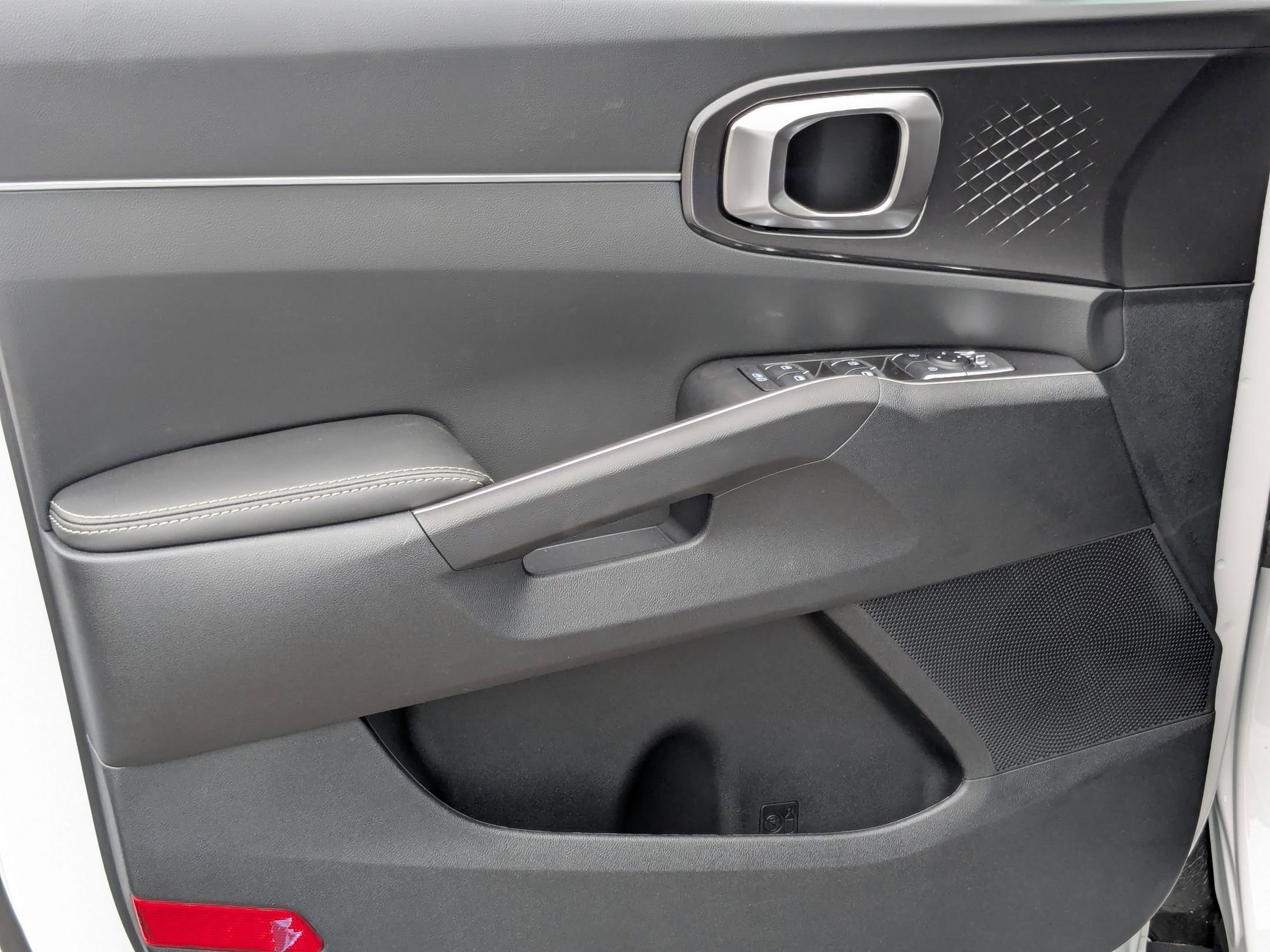 2025 Kia Sorento S - Photo 11