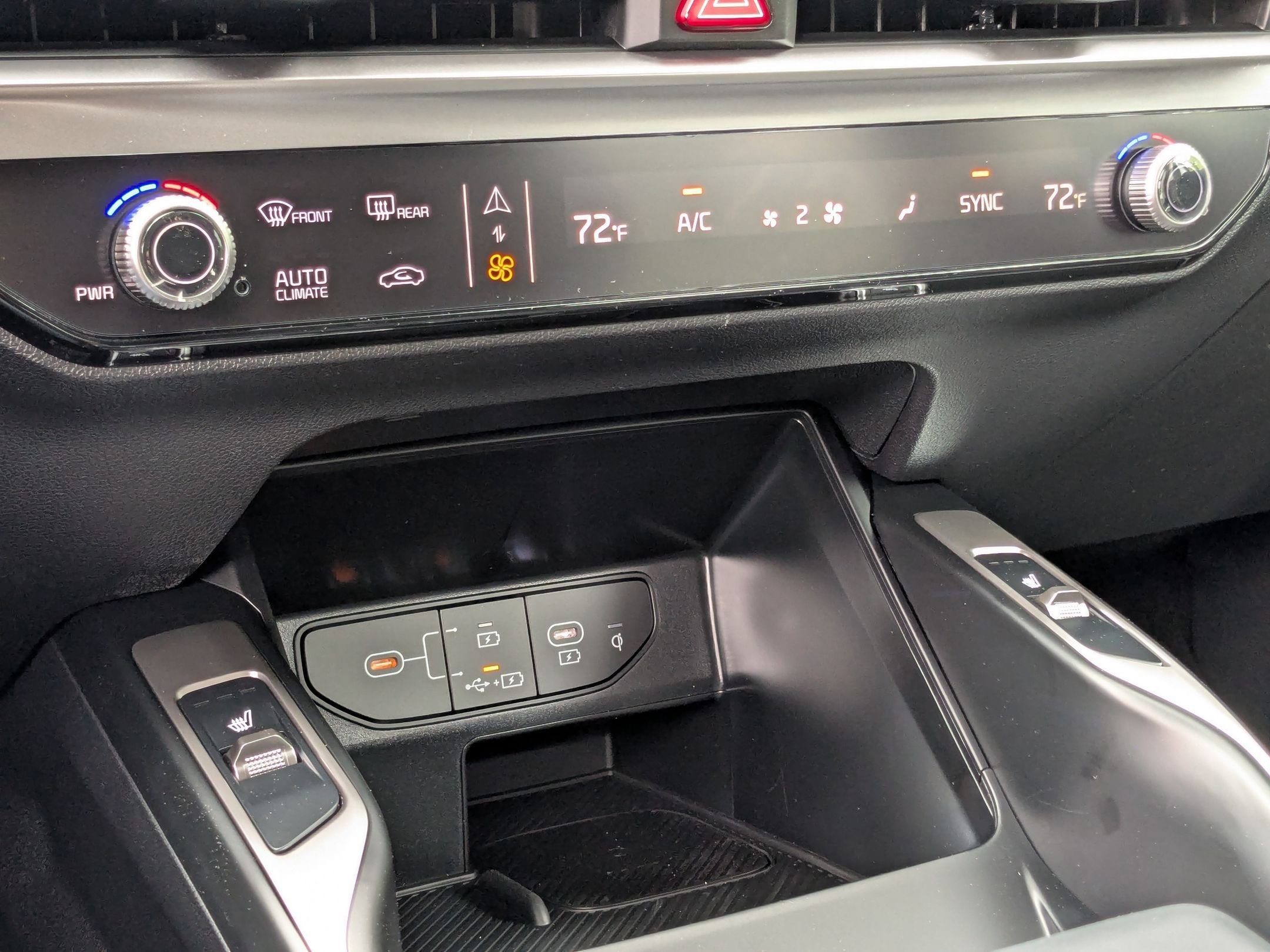 2025 Kia Sorento S - Photo 24