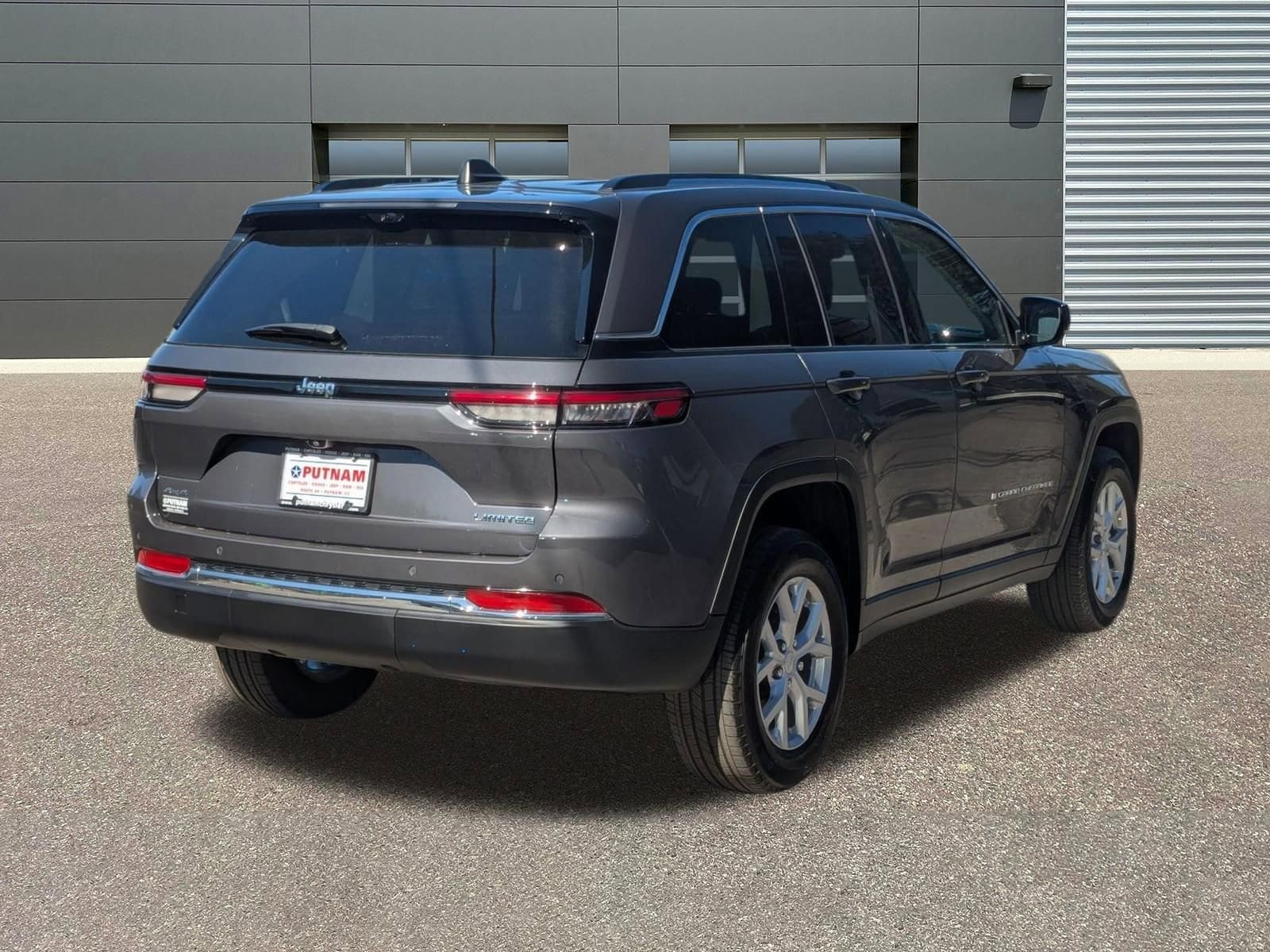 2023 Jeep Grand Cherokee Limited photo 2