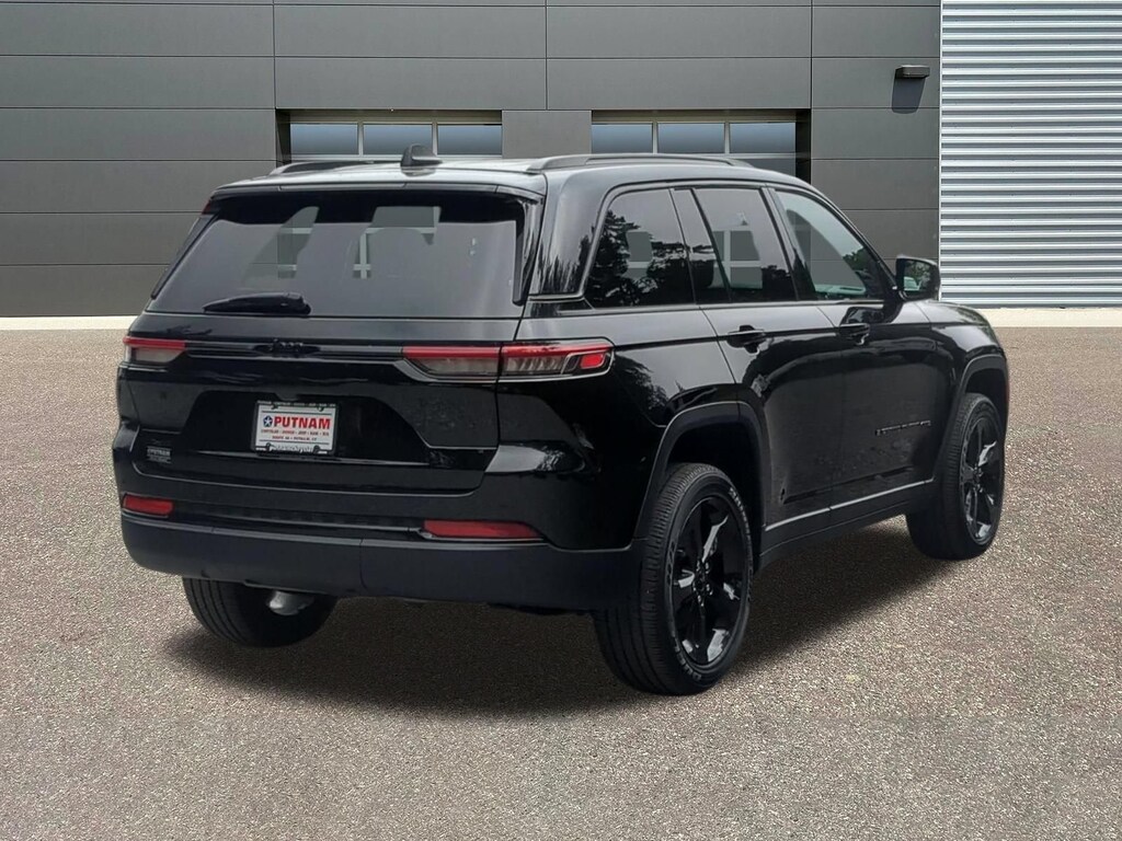 Used 2023 Jeep Grand Cherokee Laredo SUV