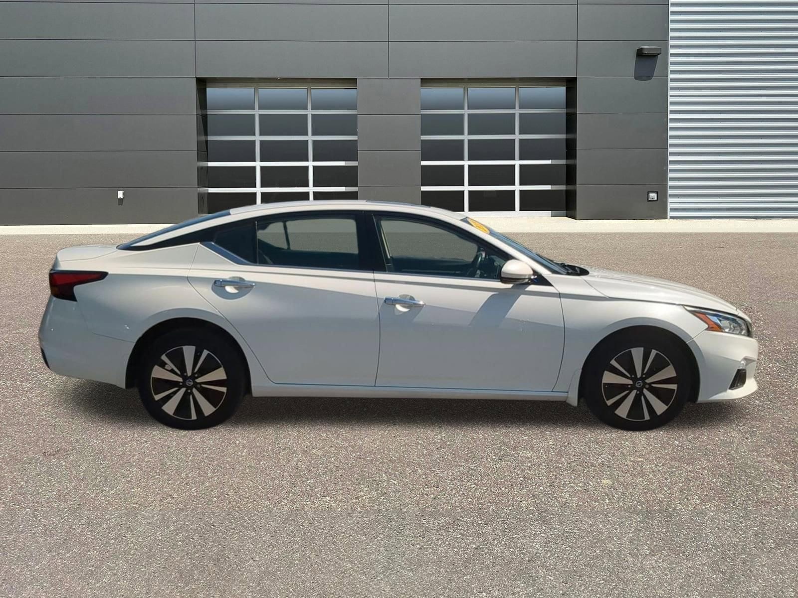 Used 2019 Nissan Altima SV with VIN 1N4BL4DW1KN302267 for sale in Putnam, CT