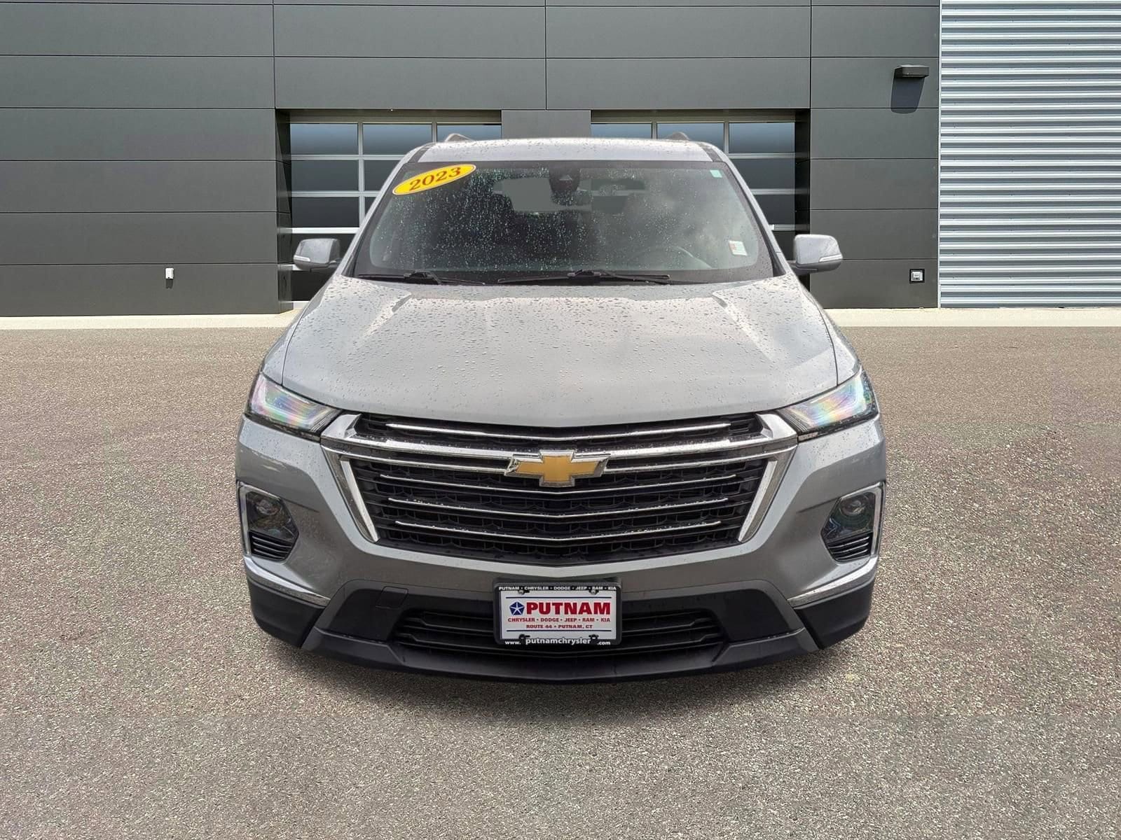 2023 Chevrolet Traverse LT Cloth w/1LT photo 3