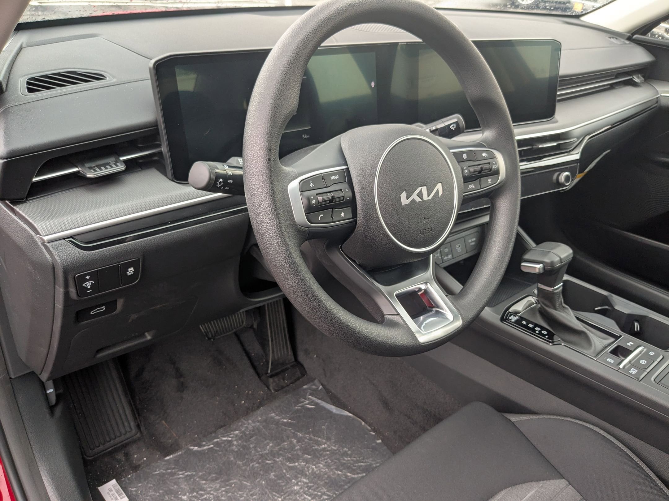 2025 Kia K5 LXS - Photo 14