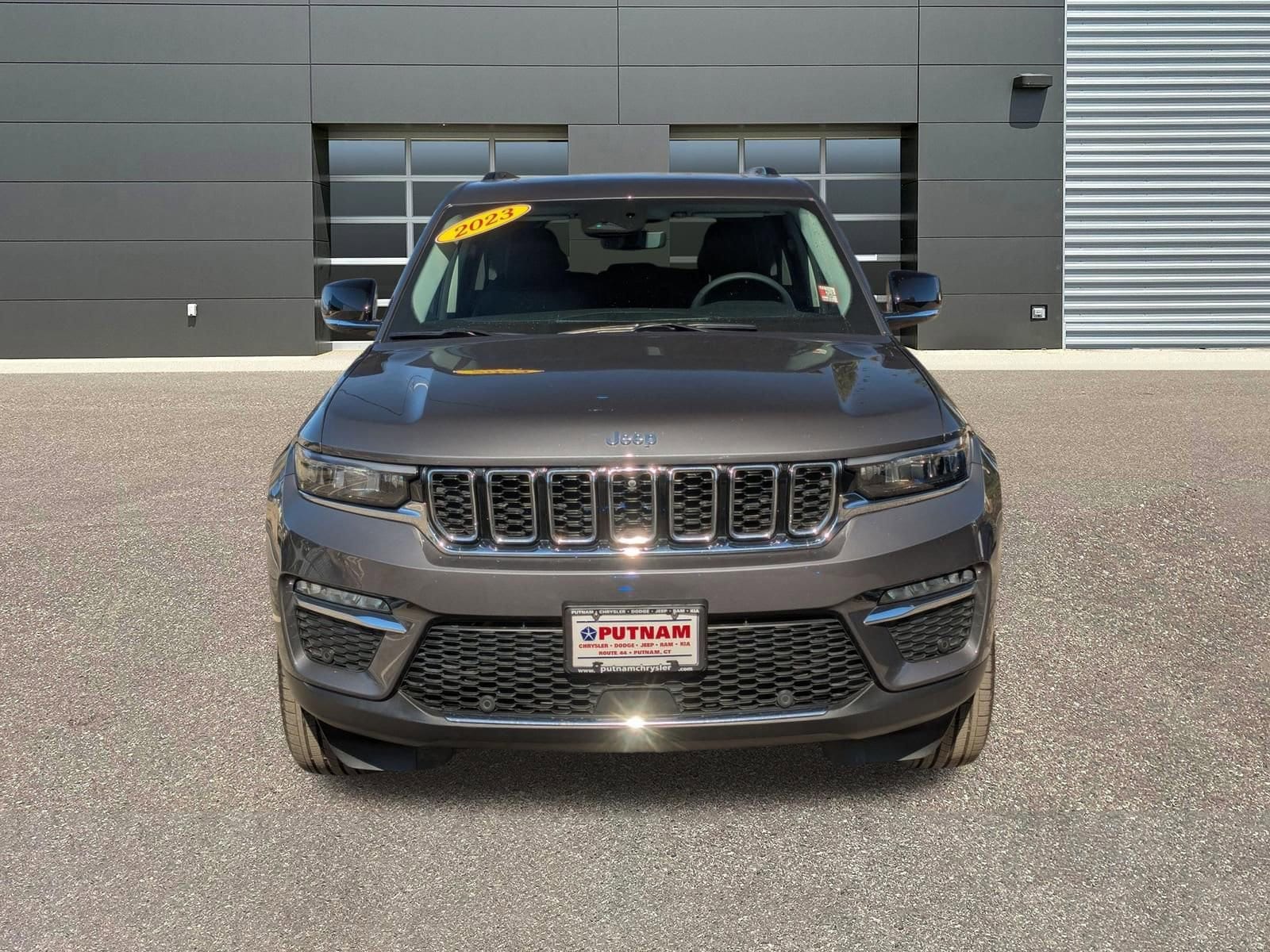 2023 Jeep Grand Cherokee Limited photo 3