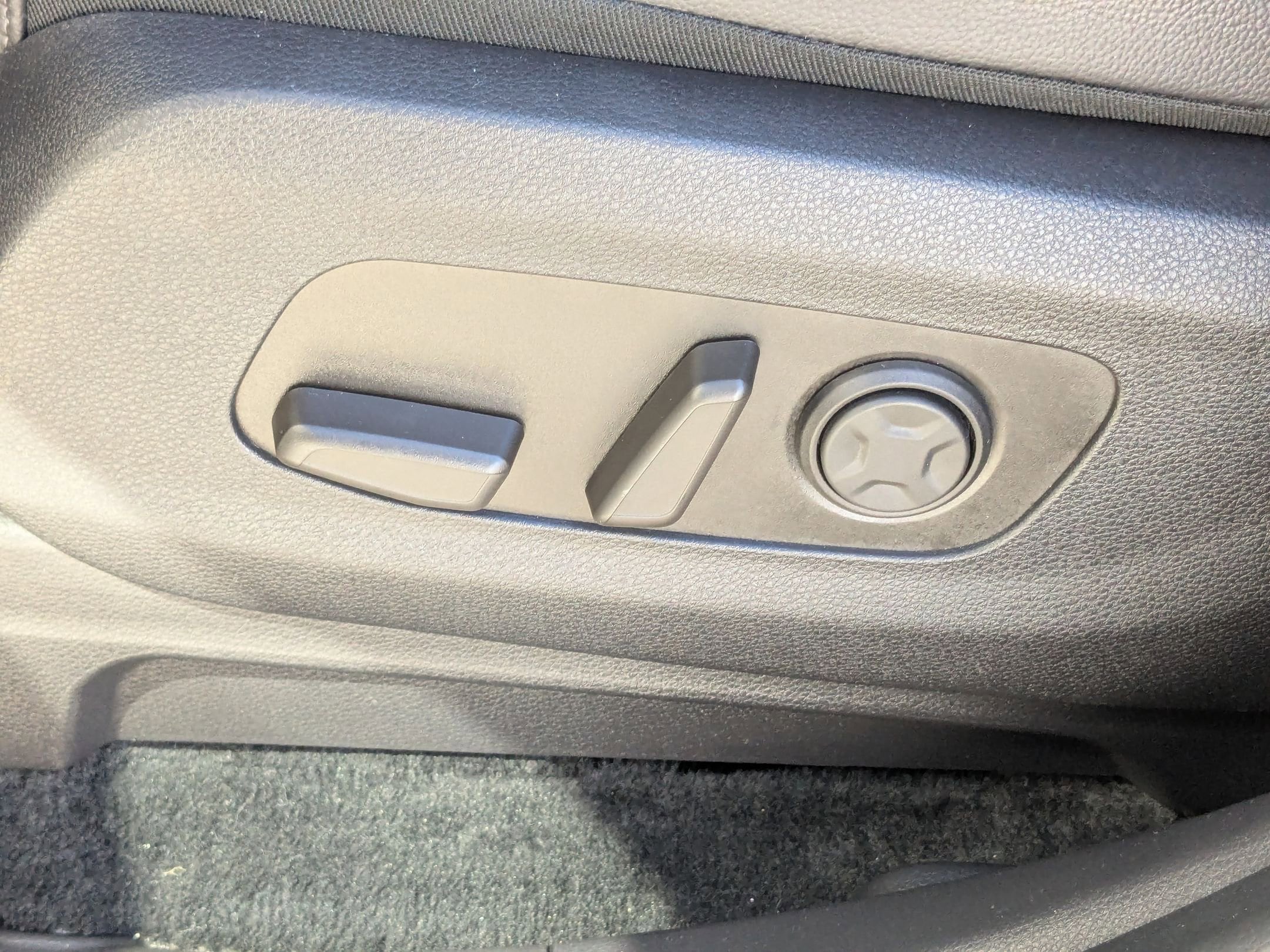 2025 Kia Carnival SX Prestige photo 4