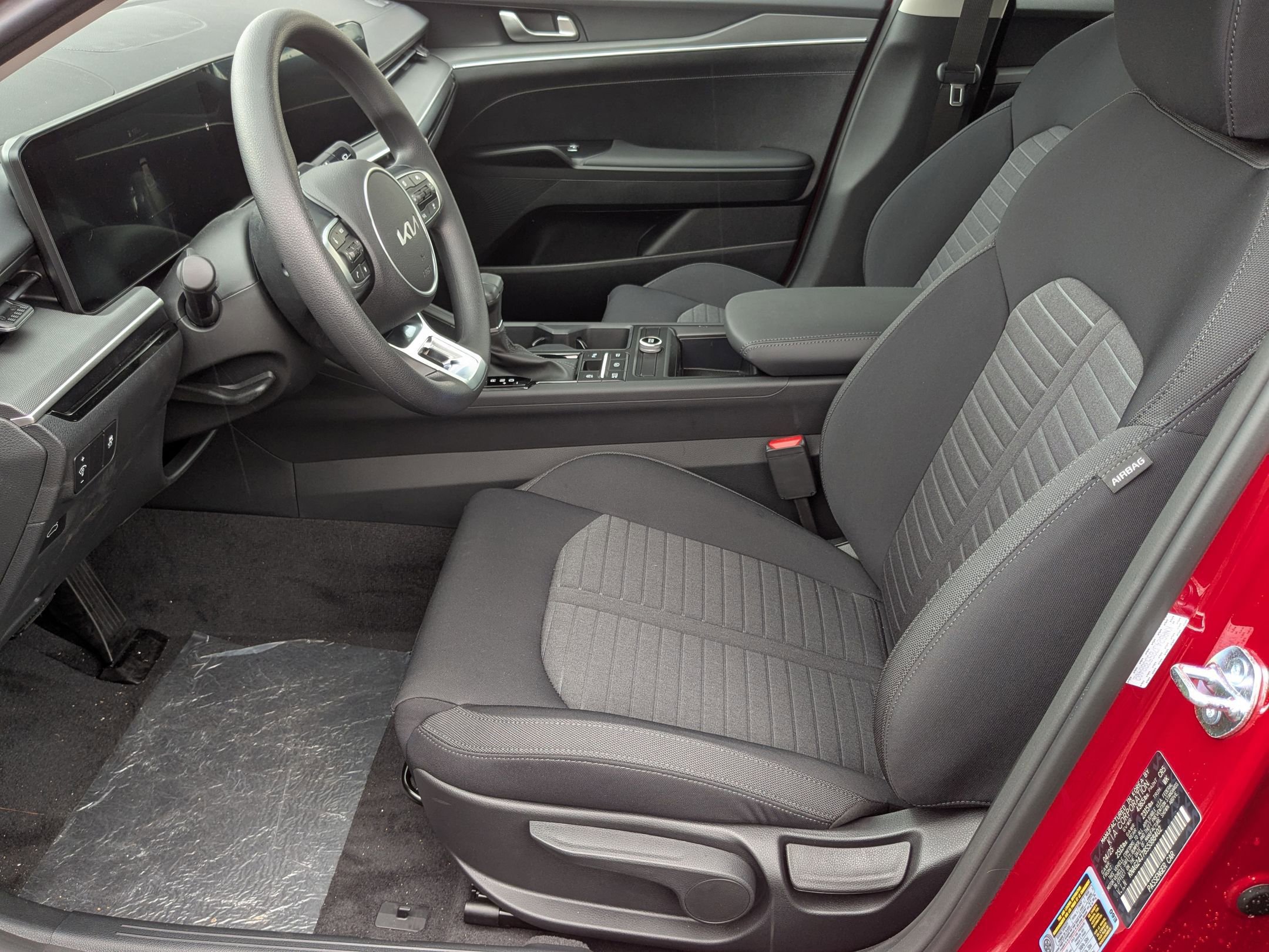 2025 Kia K5 LXS - Photo 12